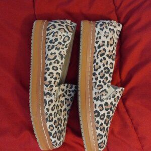 Toms dessert leopard slip-on shoes